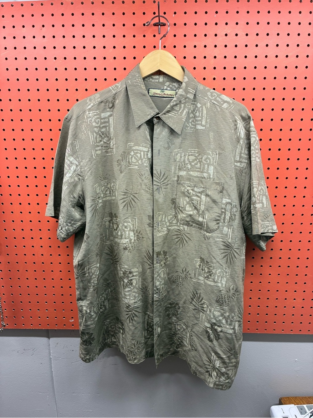 Tommy Bahama Short-Sleeve Button-Down Shirt Greenish / Tan Color Pineapple